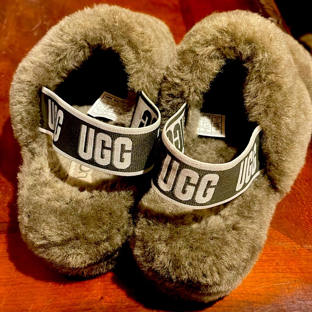 Women's Size 6 Olive Ugg fluff yeah slides